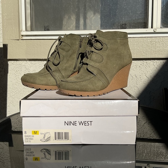 Nine West Olive Suede Wedge booties Gently Used Size 8 - Picture 2 of 7